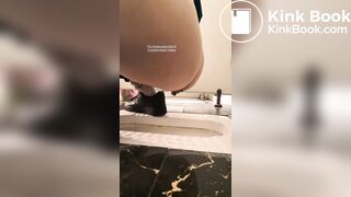Girl pooping in public toilet2