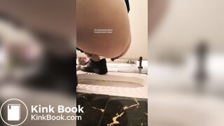 Girl pooping in public toilet2