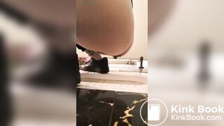 Girl pooping in public toilet2