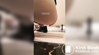 Girl pooping in public toilet2