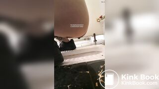 Girl pooping in public toilet - video 14