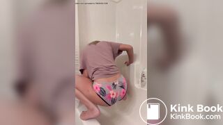 Blackras poops her panties squatted over bathtub