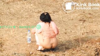 Woman pooping in public - video 2