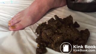 Young redhead shitting