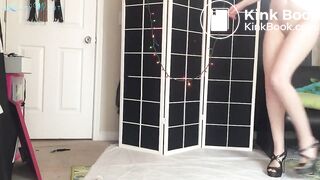 Young redhead shitting