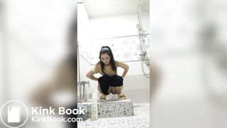 Sexy Iranian Woman Records Herself Shitting