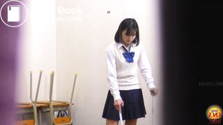 Cute Japanese girl Pooping In Squat toilet - video 5