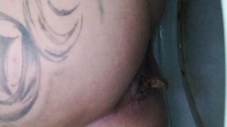 vagabunda grosseira cagando fedido