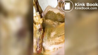 Poop Girl Stuffing Her Pussy With Warm Poo