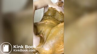 Poop Girl Stuffing Her Pussy With Warm Poo