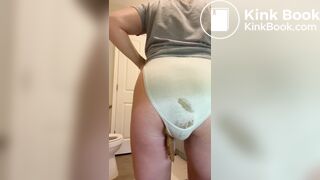 This mom poops her panties in her bathroom