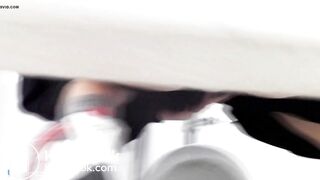 A girl who pooped outside the toilet bowl - video 2