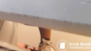 A girl who pooped outside the toilet bowl - video 2