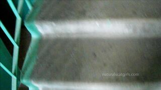 Girl shitting and farting - video 2