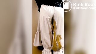 A pretty girl couldn't hold back diarrhea