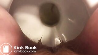 TOILET POO CLOSE.UP
