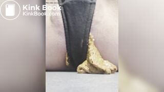 Crackling morning poop on floor