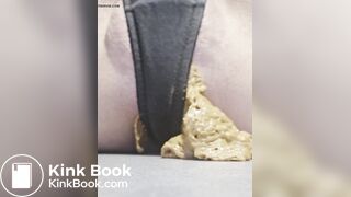 Crackling morning poop on floor