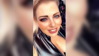 british throne blonde under view