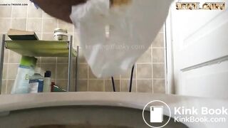 Girl pooping on toilet - video 333