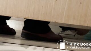 Girl pooping - video 883