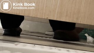 Girl pooping - video 883
