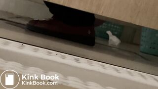 Girl pooping - video 883