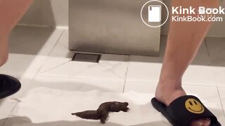 Asian beauty loves to shit