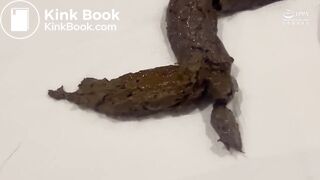 Asian beauty loves to shit