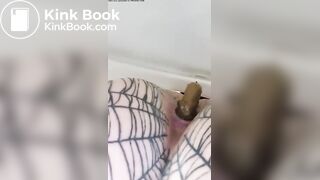 She shitting - video 3