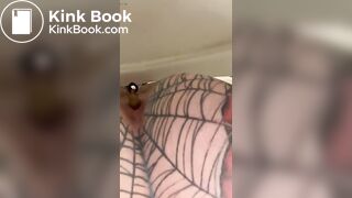 Woman shitting - video 17