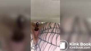 Woman shitting - video 17