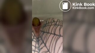 Woman shitting - video 17