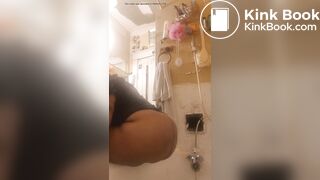 Ebony BBW shits in tub