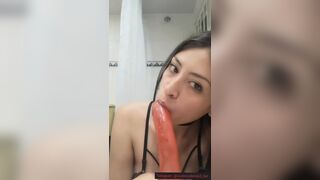 morena cagando duro