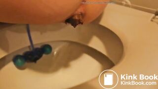She poops in the toilet