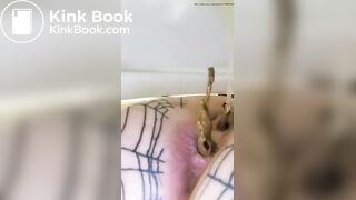 She pooping - video 27