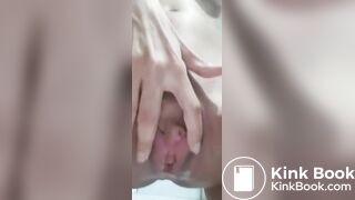 Novinha brasileira magrinha cagando duro