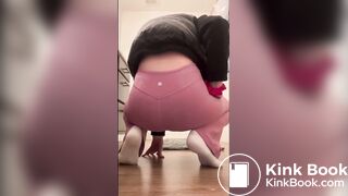 Blackras poops her purple lululemon leggings