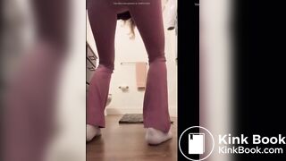 Blackras poops her purple lululemon leggings