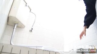 Attractive Japanese girl takes a shit