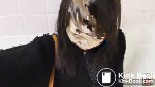 Attractive Japanese girl takes a shit