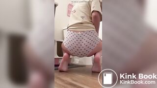 Doing a poo in her big panties