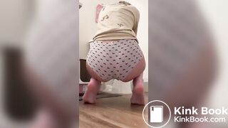 Doing a poo in her big panties