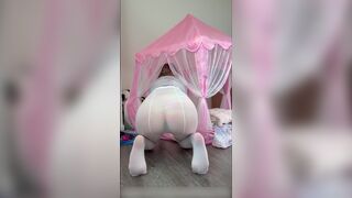 White Leggings Get Messy