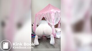 White Leggings Get Messy