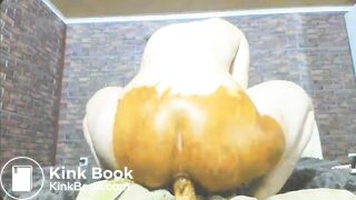 Scat-Lady with great Prolaps