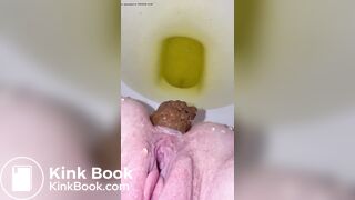 Girl pooping on toilet - video 313