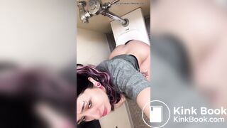 Cute Chick pooping
