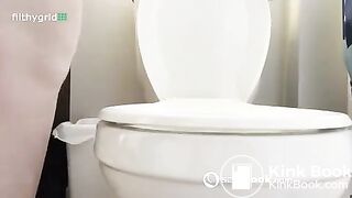 Girl pooping on toilet - video 309